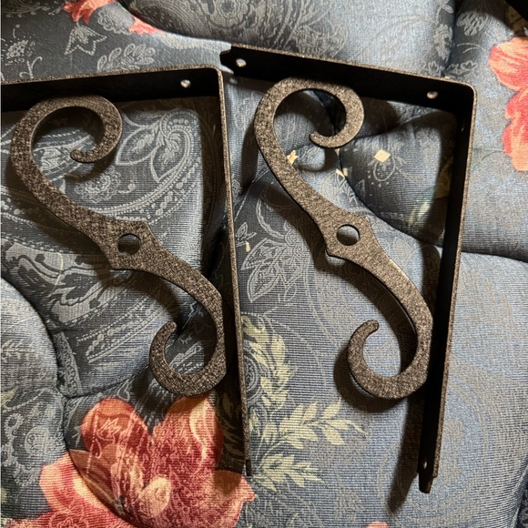 Vintage Black Wall Shelf Brackets (2) - Picture 2 of 4